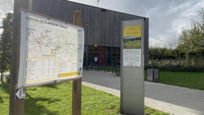 Les neuf sentiers de trail et leur niveau de difficulté sont répertoriés sur le panneau d’affichage à Saint-Jans-Cappel.