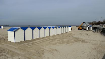 Les cabines de plage sont à nouveau visibles sur la plage de Boulogne-sur-Mer.