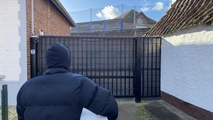 Les trois lanceurs de colis ont été interpellés en pleine journée, les 31 mars et 1er avril.