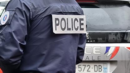 L’homme, grimé en policier, avait été confronté par deux vrais agents.