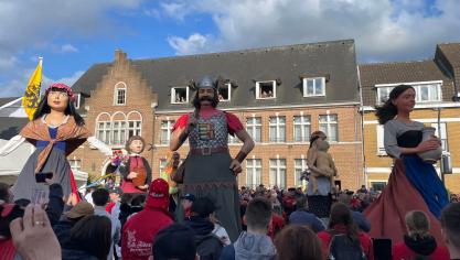 42 géants étaient présents pour le carnaval d’été de Steenvoorde.