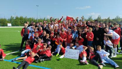 Tout le club de Coquelles peut savourer : ils remontent en Régional 2 !