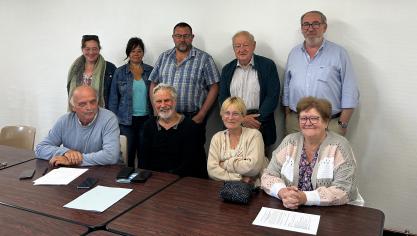 Le comité manifestera pour soutenir Daniel Dewalle (deuxième à gauche, rangée du bas) devant le tribunal de Béthune le 6 juin 2024.