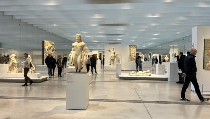 Parmi les quatre dîners proposés, vous aurez peut-être l’occasion de manger au cœur du musée du Louvre-Lens !