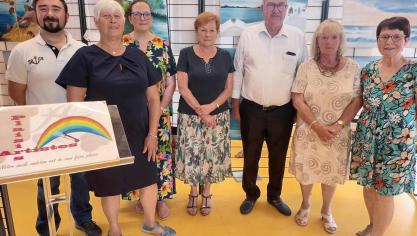 La Coquelloise Jeannine Lelong (au centre) est l’une des exposantes.