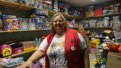 Des centaines de jouets sont stockées pour que le Père Noël donne des sourires aux enfants défavorisés.