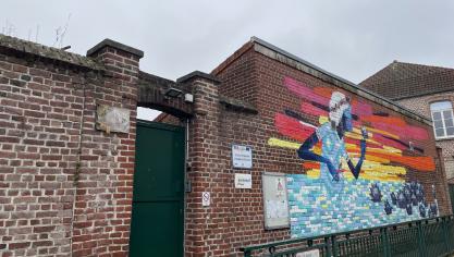 L’école Prévert a récemment reçu le label Euroscol, affiché sur sa façade.