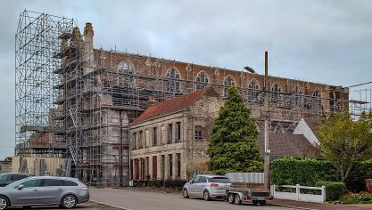 Les échafaudages, déjà placés, serviront pour la phase de chantier de l’Immaculée Conception. Le début des travaux aurait lieu au printemps.