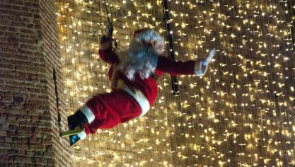 Le Père Noël fera sa traditionnelle descente en tyrolienne depuis l’église Saint-Martin.