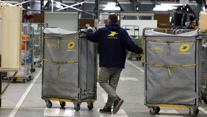 Des intérimaires, des CDD et des heures supplémentaires pour les titulaires, voilà la formule pour absorber le surplus d’activités.