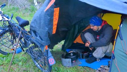 Cuisiner sous la pluie en Bulgarie.