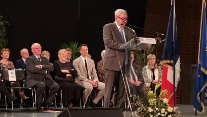 Derrière le maire, les élus du conseil municipal de Coquelles.