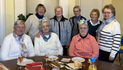 Les séances des Dames du mardi à Brouckerque, sont souvent l’occasion de fêter un anniversaire ou les grands événements de la vie, comme la galette de rois.