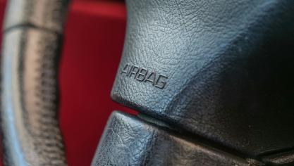 Depuis 2014, le scandale des airbags Takata secoue le domaine automobile et force de nombreux constructeurs à immobiliser et rappeler des milliers de véhicules pour remplacer les équipements défectueux
