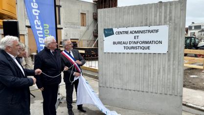 Fréderic Cuvillier, Paulette Juilien-Peuvion, Jean-Claude Leroy et le maire de Wimereux, Jean-Luc Dubaële ont inauguré la première pierre.