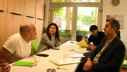François Ruffin a discuté avec des membres de l’association Stop Inondations.