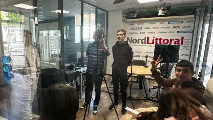 Le petit groupe de dix a pu découvrir les joies du studio d’enregistrement.