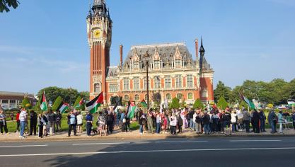 Le rassemblement a eu lieu à 18h, lundi 9 juin, sans surveillance policière visible ni incident particulier.
