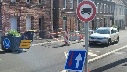 La circulation de la rue Beugnet, déjà ralentie par principe, l’est encore plus.