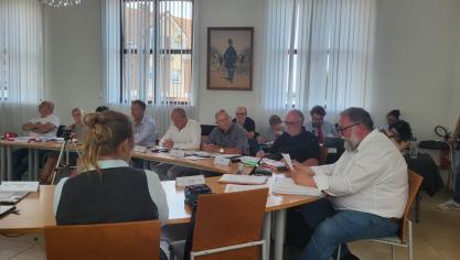 La mesure a été rejetée par le conseil municipal.