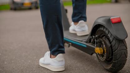 Les trottinettes électriques ne peuvent pas rouler sur les trottoirs.