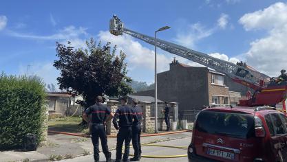 Le feu a rapidement été maîtrisé.