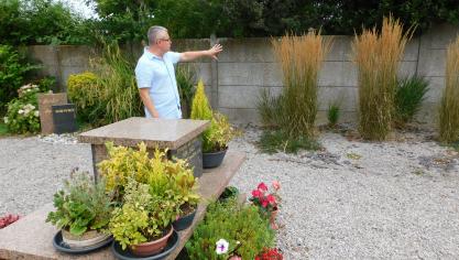 Le maire Sébastien Castelle prévoit des aménagements floraux et paysagers dès l’extension du columbarium.