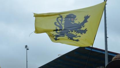 Le drapeau flamand est souvent visible dans le Nord de la France lors de manifestations culturelles et sportives