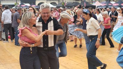 Les festivaliers ne se sont pas privés de danser durant Béthune Rétro 2025.