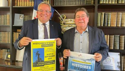 Le maire, Olivier Planque (à gauche), et Dominique Verscheure (à droite).