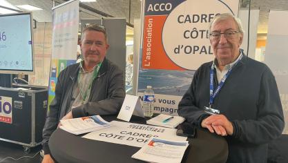Olivier Bouchez, président de l’ACCO, aux côtés de François Michel, cadre aidé par l’association dans sa recherche d’emploi.