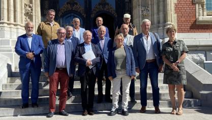 Le collectif des maires lors de leur dernière réunion en mairie de Calais, le 6 septembre dernier.