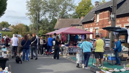 La brocante a animé le quartier du kiosque.