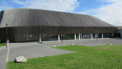 La salle du Chaudron se transforme en scène festive le temps d’un week-end