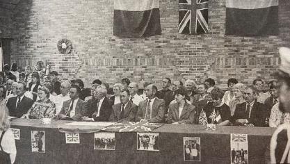 Pendant la réception à la salle des fêtes de Thérouanne, le dimanche 8 octobre 1995.