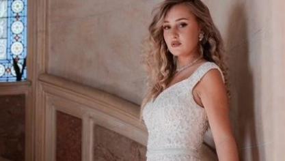 Sasha Lavie participe à son premier concours de miss.
