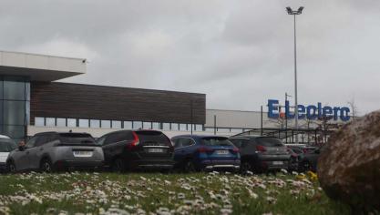 Pour le nouveau Leclerc à Quaëdypre-Socx, il va falloir attendre encore un peu.