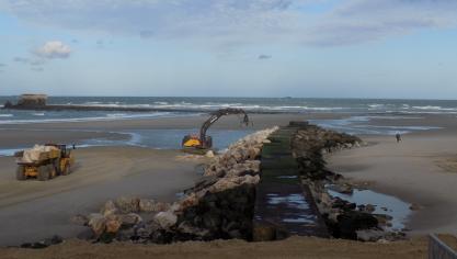 L’enrochement de l’épi a débuté mercredi 22 octobre et durera six semaines.