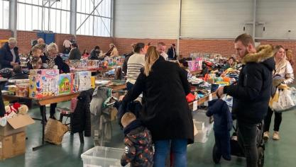Lors d’une bourse aux jouets à Estrée-Blanche.