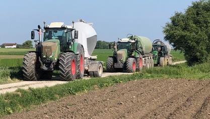Les tracteurs-citerne, qui ont circulé l’été dernier dans les Hauts de Flandre, peuvent parfois atteindre les 40 tonnes.