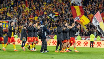 Les Lensois ne manquent pas de saluer leur public à la fin des matchs.