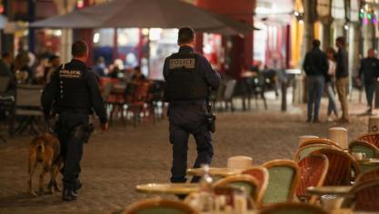 La police municipale a vocation à être mobile dans ses patrouilles, à la différence des maîtres-chiens salariés d’une société privée, souligne la mairie.