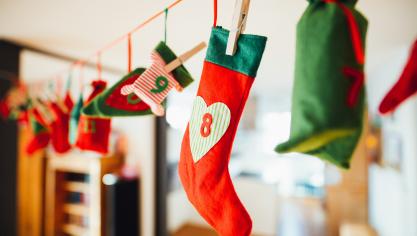 Êtes-vous plus chaussettes de Noël, sachets en kraft ou boîtes faites avec des rouleaux de papier toilette pour votre calendrier de l’Avent fait main ?