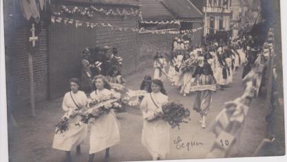 Lors d’une fête à Ecques.