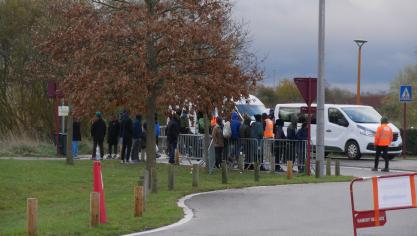 Autour de l’hôpital, plusieurs camps de migrants sont installés dans la plaine du Virval.