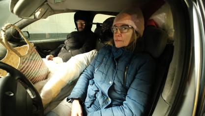 Le couple a été expulsé de son logement social le 30 mai 2024. Il espère trouver un logement alors que les températures ont brusquement chuté ces derniers jours.