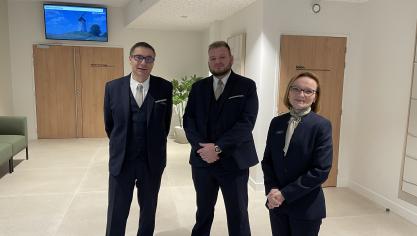 Gérald Potier (à gauche), Nicolas et Céline composent l’équipe du crématorium de Bailleul.