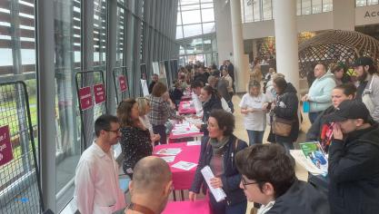 L’événement, en partenariat avec France Travail et la Fabrique Défi, s’est déroulé de 10h à 16h dans le hall du centre hospitalier de Calais.