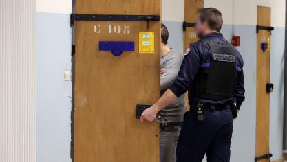 Le détenu billysien voit son séjour être prolongé de six mois à cause de faits d’outrages et de violences.