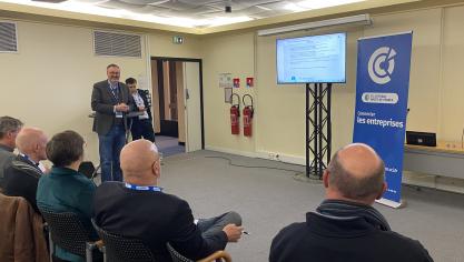 Stéphane Watré, consultant en IA générative, ici lors de son exposé à la CCI à Calais.
